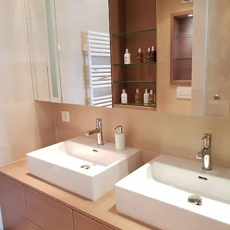 Lake View 2 Bedroom 公寓