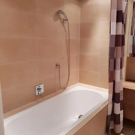 Lake View 2 Bedroom 公寓