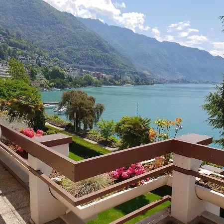 Lake View 2 Bedroom *
